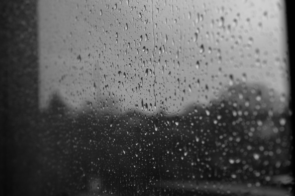 Regen-Fenster-BW.jpg